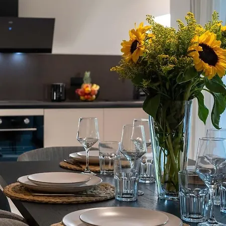 Riverside * カラマタ